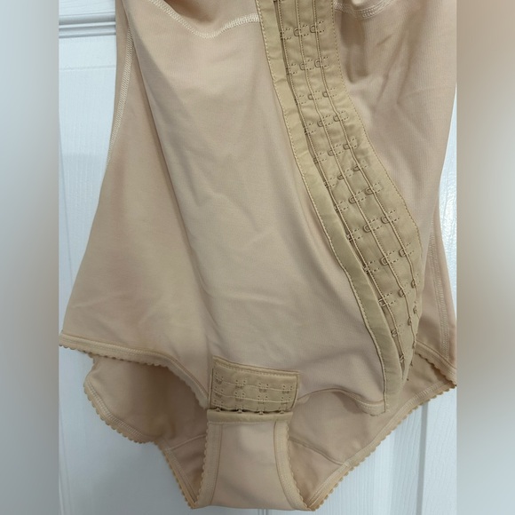 Marena recovery under garment. Great for mommy makeovers and other surgeries. - Picture 2 of 7